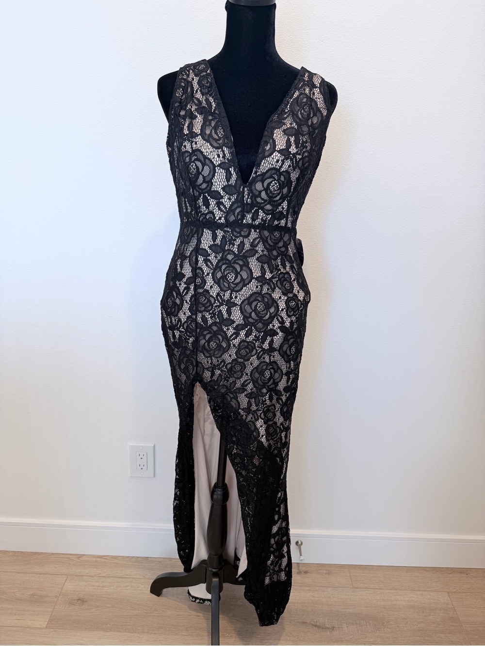 Black Lace V-Neck Evening Dress with Nude Lining